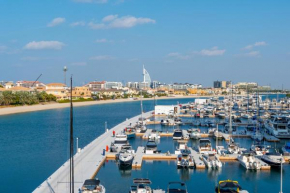 Deluxe Waterfront Unit in Heart Of Dubai Palm Jumeirah